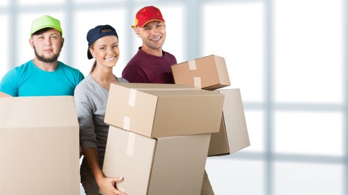 Local office movers handling central London access challenges near Covent Garden