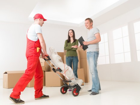 Professional mover assisting a local relocation in Covent Garden